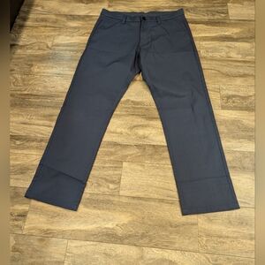 English Laundry men's Navy Blue pants. Size 32/30. EUC. Soft and smooth material